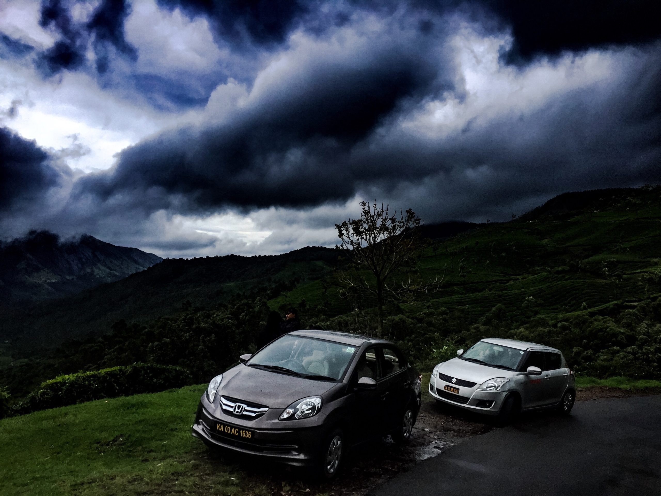 myles-mylescar-self-drive-munnar-car